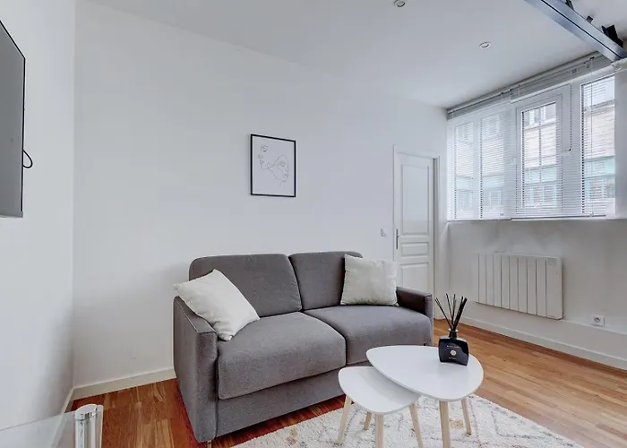 650 Julius - Superb In * Paris